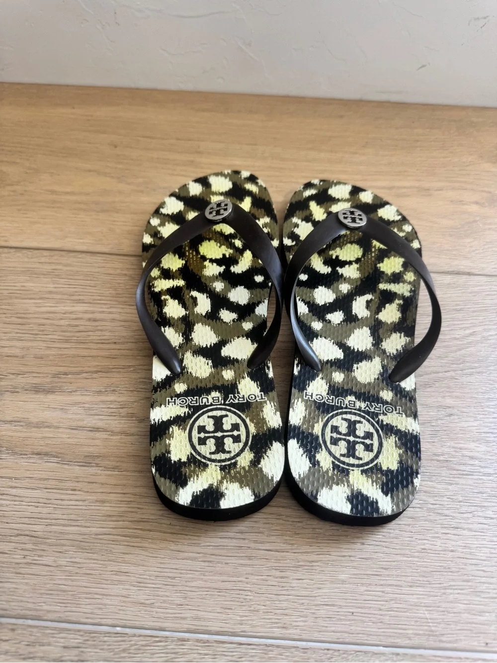 Tory Burch Brown Thongs Size 8